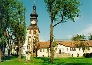 V�, d��v byla u hradby kl�tera a ur�it� slou�ila i obran�!