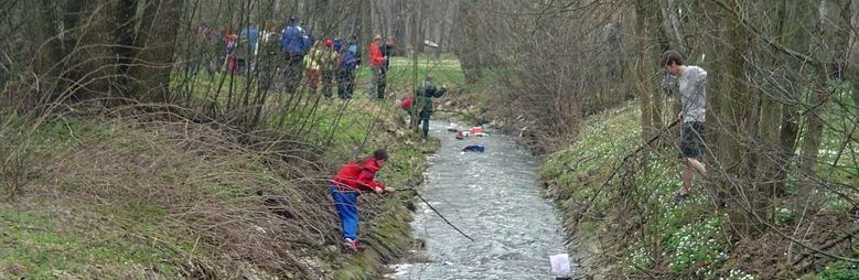 Puma se sna�� zas�hnout do po�ad�! Ale marn�!